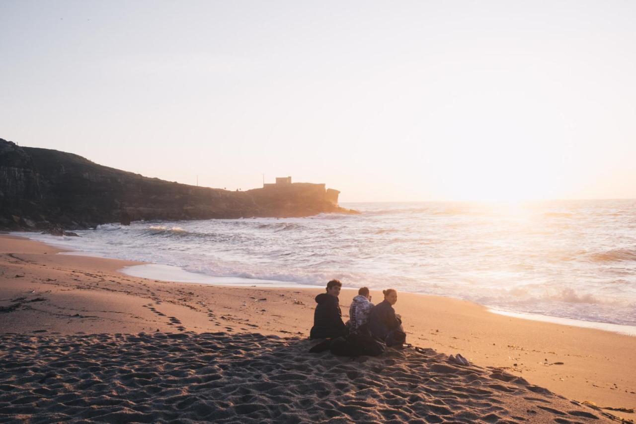 Gundi House Hostel Ericeira Bagian luar foto